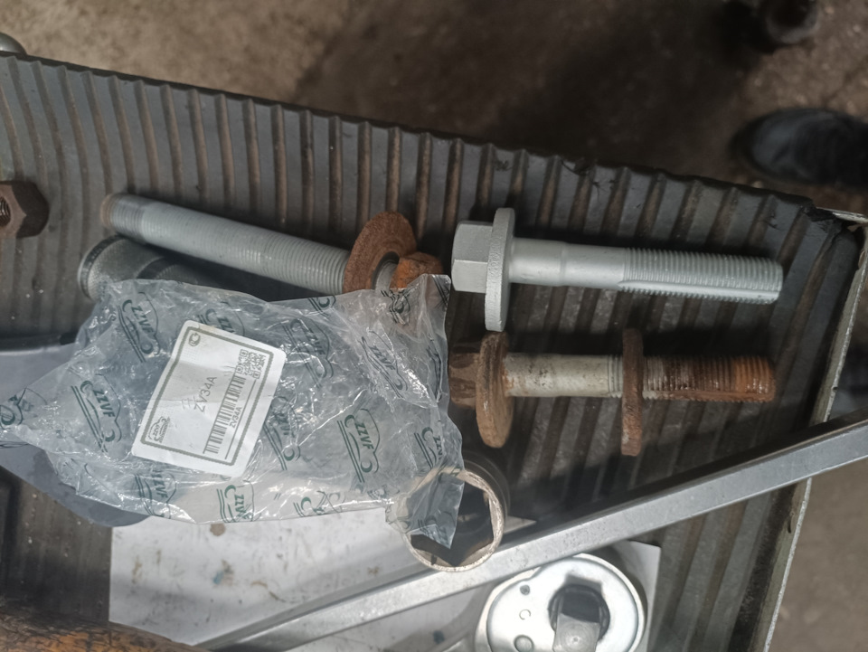 ZV34A БОЛТ РАЗВАЛЬНЫЙ AUDI Q7 (07-15), VOLKSWAGEN TOUAREG (03-15) ZZVF ...