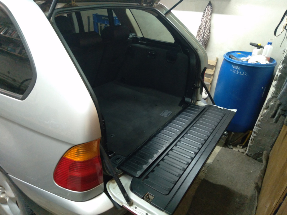 Photo from the logbook BMW X5 (E53). Found on photo: T2020