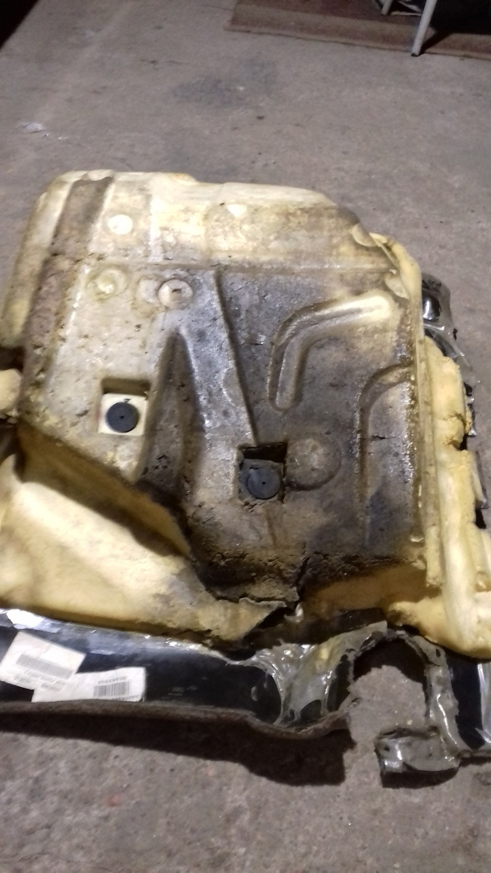 Замена ковролина под ногами водителя — Volvo XC70 II, 2,4 л., 2001 года ...