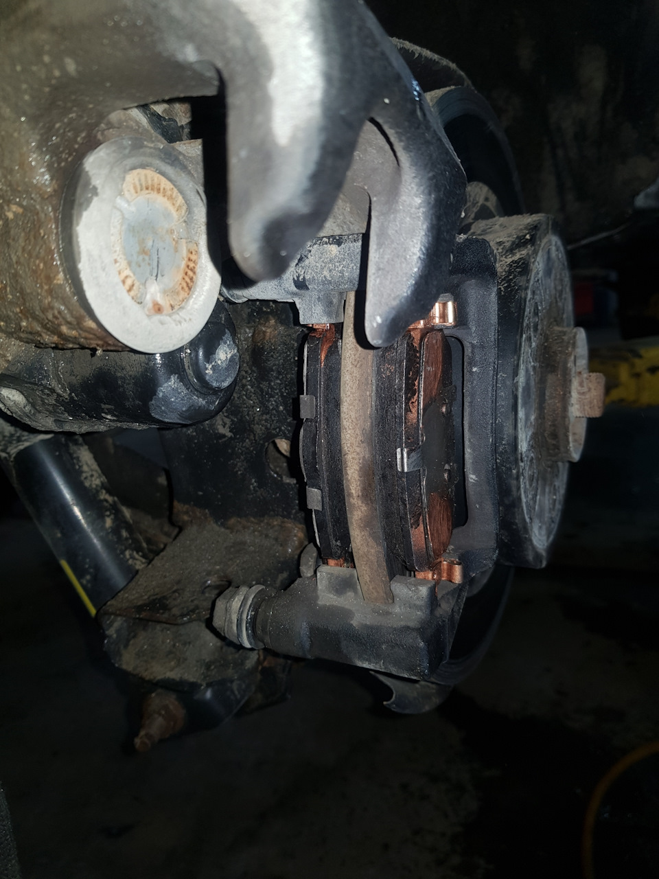 Как снять стойку амортизатора на ниссан - 82 фото