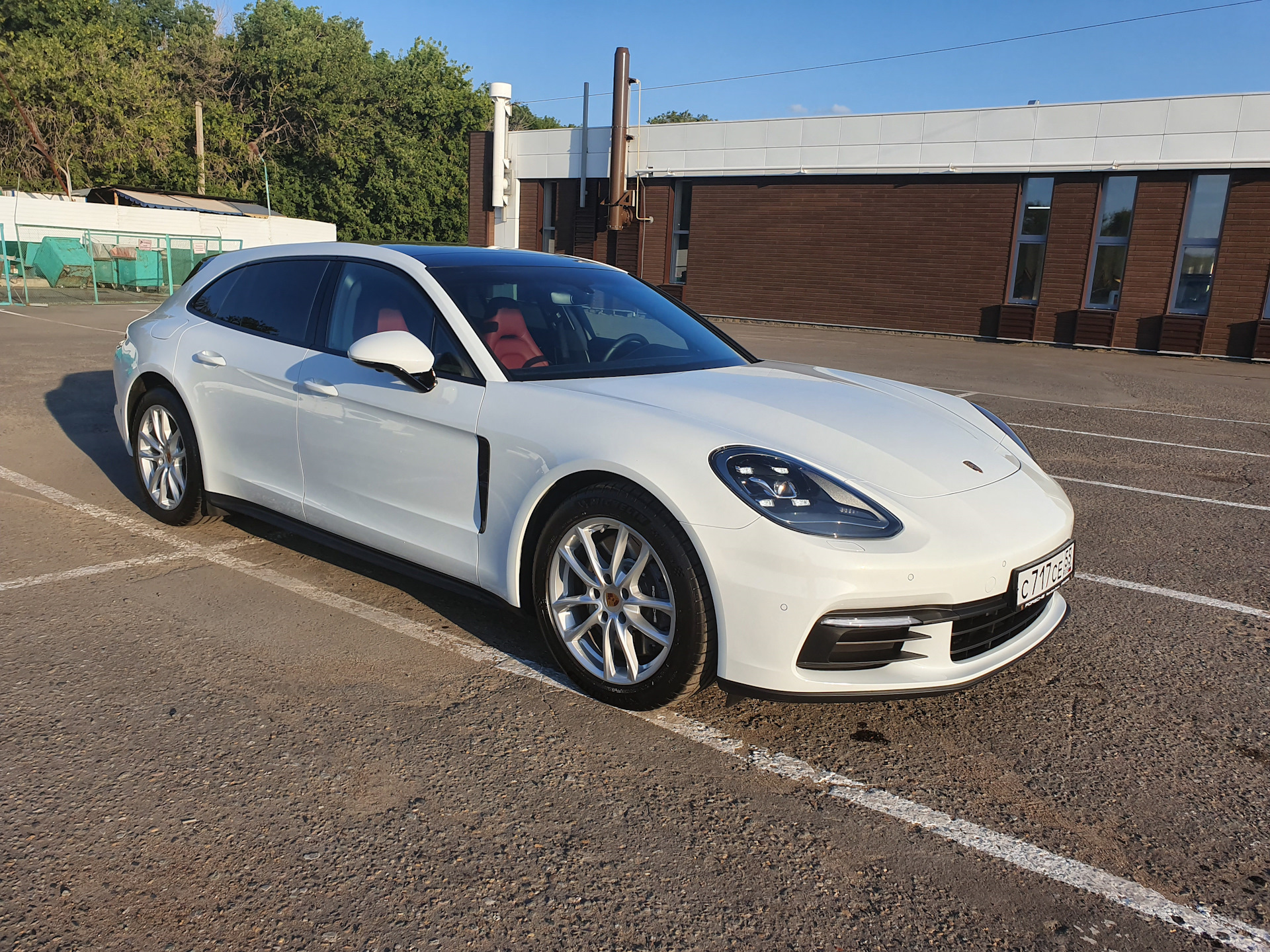 Батюшка панамера. Porsche Panamera 2. Porsche Panamera из Кущевки 4s. Porsche Panamera Latvia Pardod.