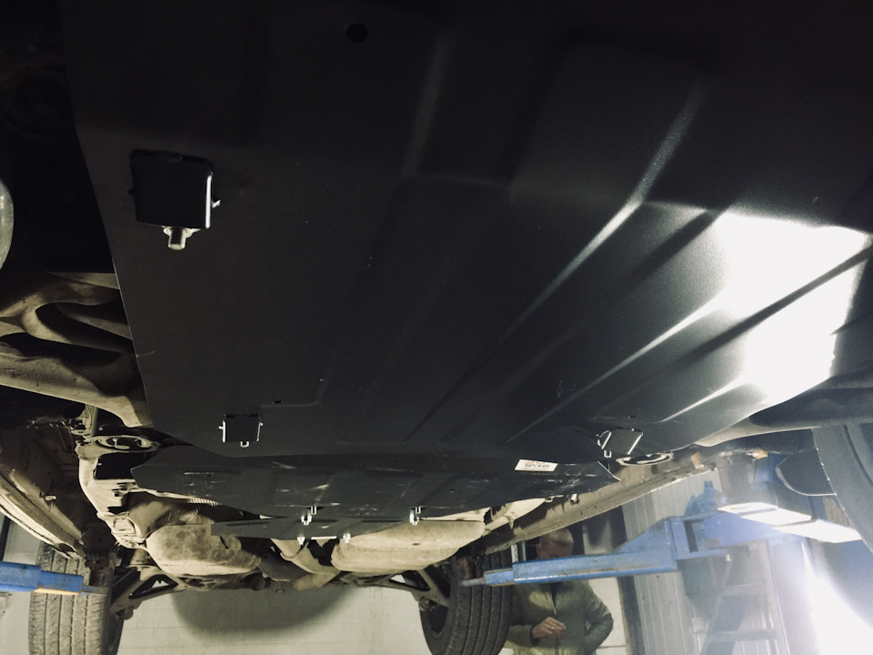 Трехсоставная защита днища. — Volkswagen Touareg (1G), 3 л, 2008 года ...