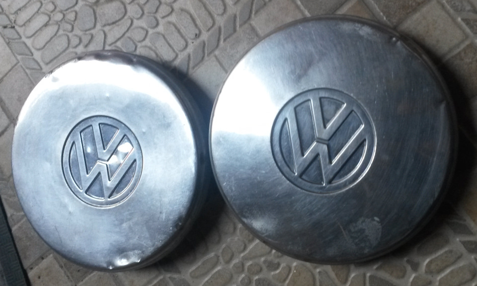 Оригинальные колпаки 2 шт. (металл.) на Volkswagen Golf Cabr
