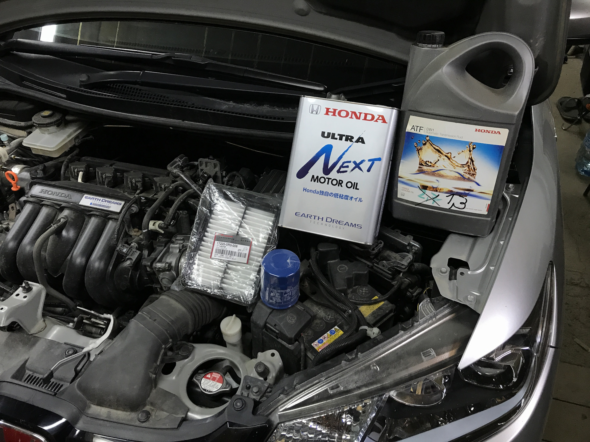 Honda fit какое масло. Honda Fit Hybrid 2011 Battery. Honda Fit гибрид масло. Масло моторное для Хонда фит 1,5 гибрид. Фильтр масляный Honda Fit gp5.