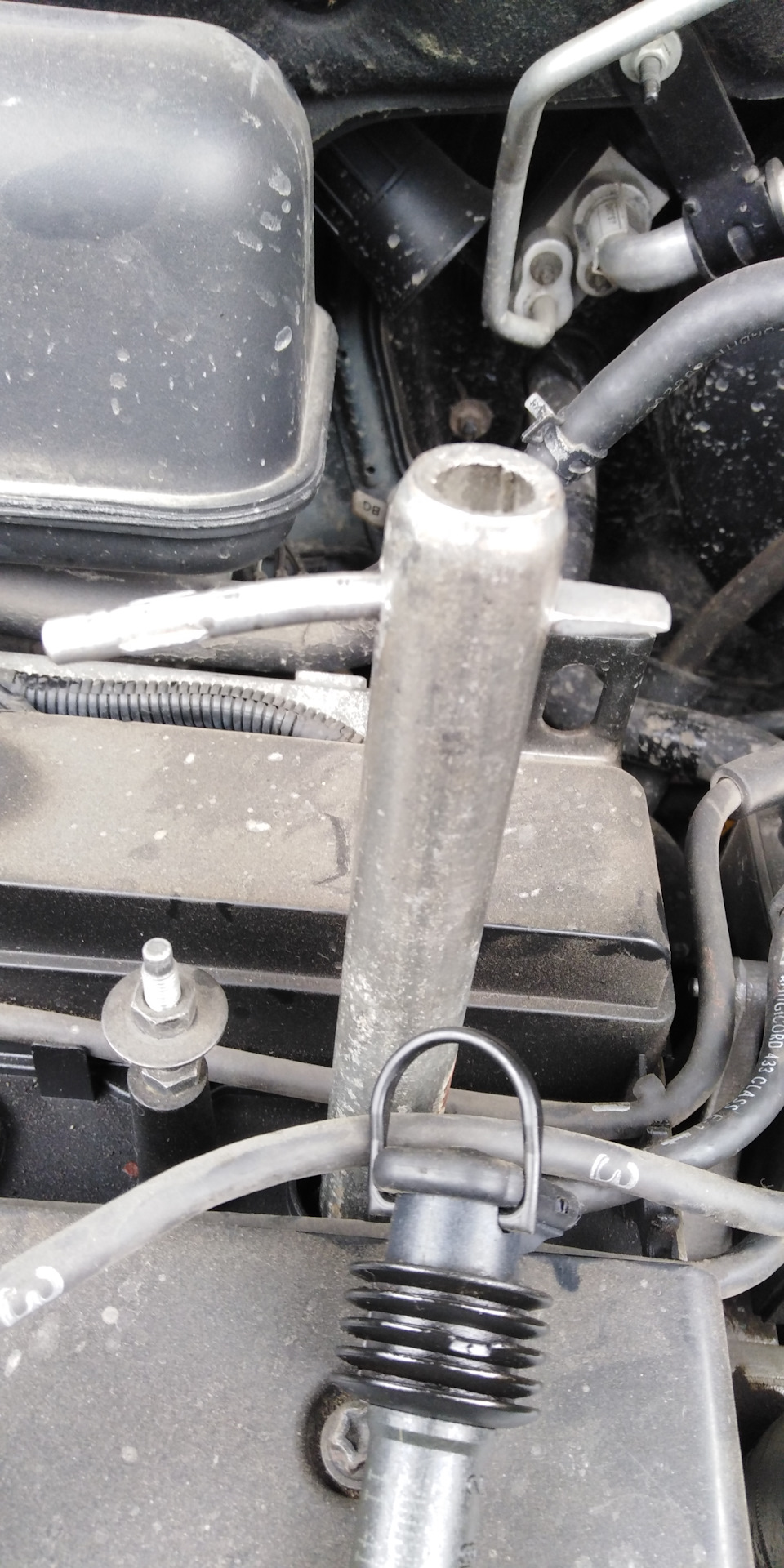 Замена свечей зажигания пробег 126000 км — Opel Antara, 2,4 л, 2011 ...