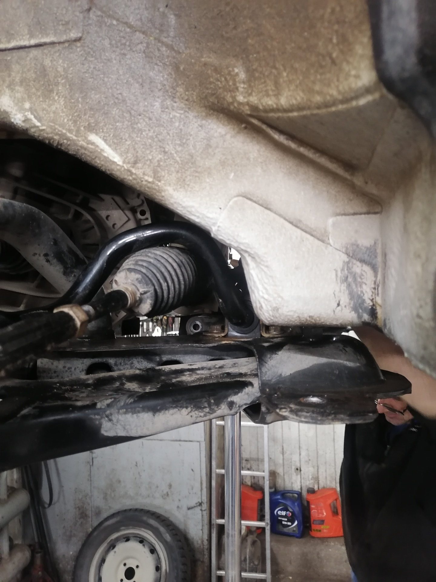 Замена стабилизатора поперечной устойчивости — Lada Vesta, 1,6 л, 2016 ...