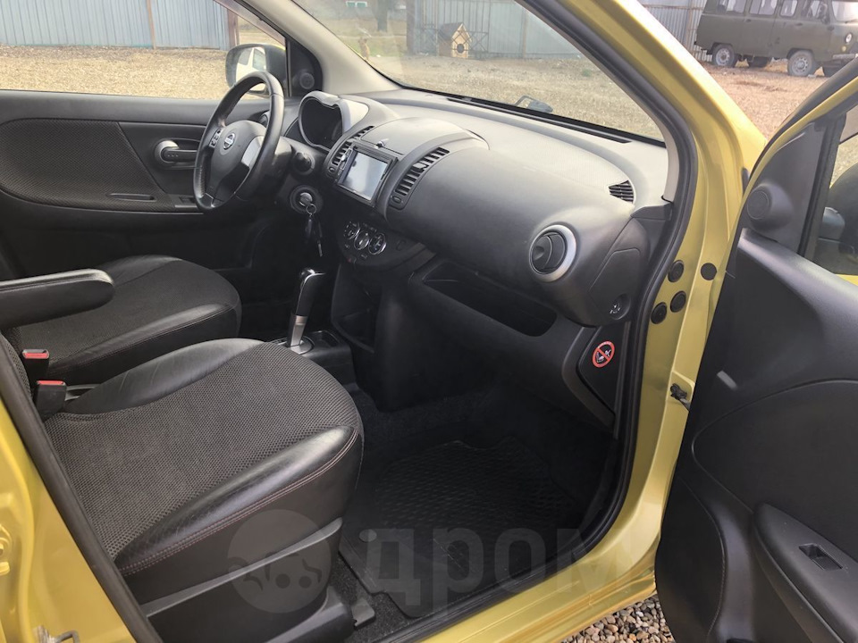 Nissan Note 2008 салон