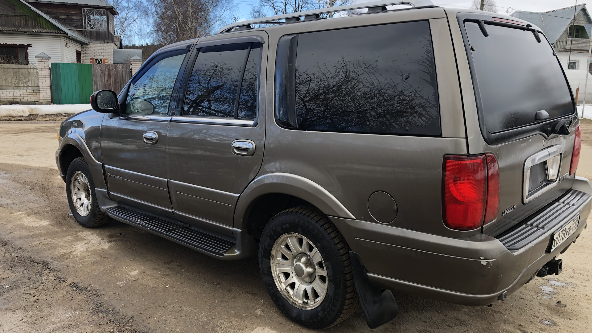 Линкольн навигатор 1 поколения. Линкольн навигатор 1 белый. lincoln navigator 1 off road.