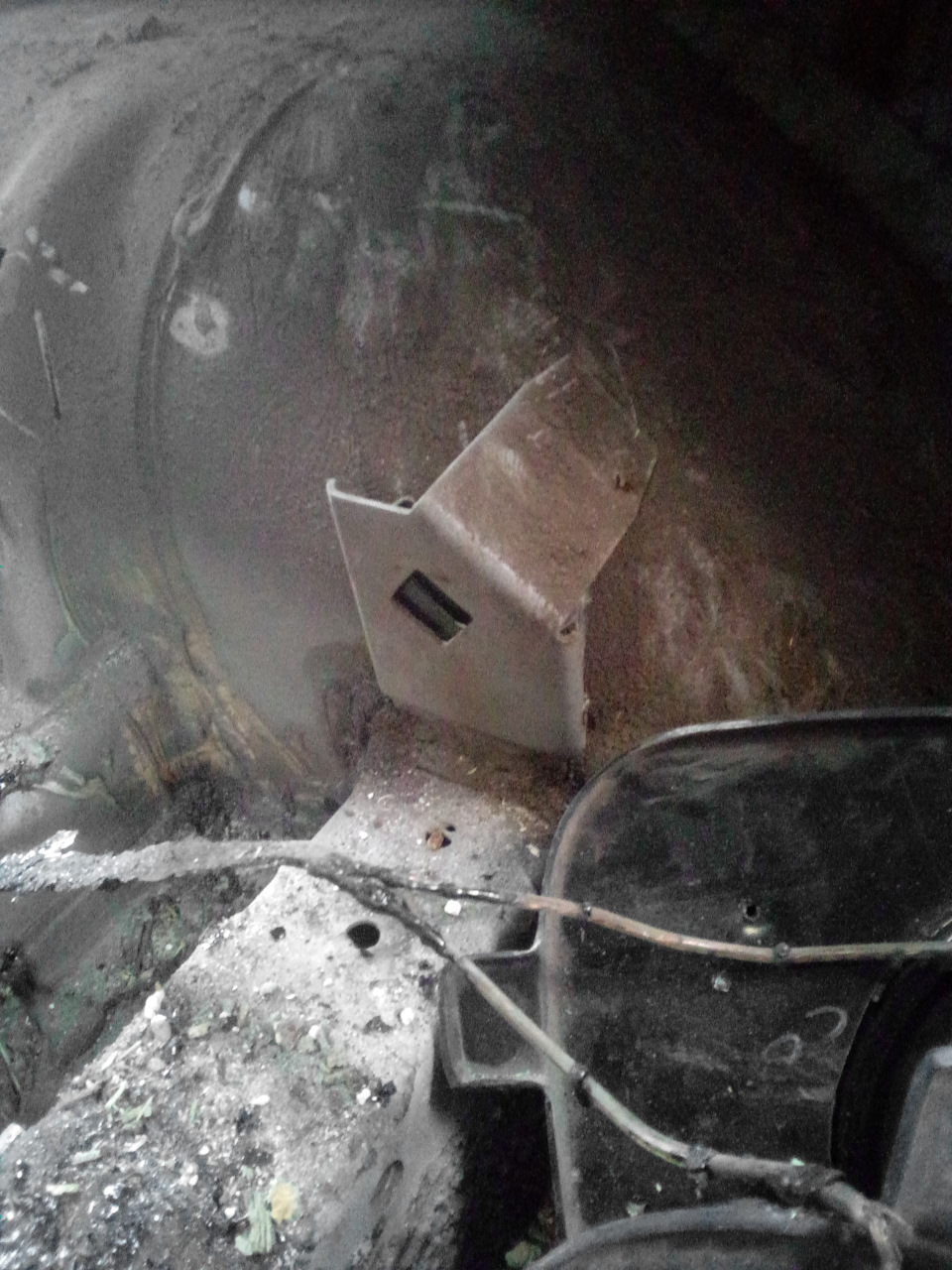 Вот эти кранштейны уже симетричны. Сюда планирую прикрутить низ ремня. — Lada 2120 Надежда