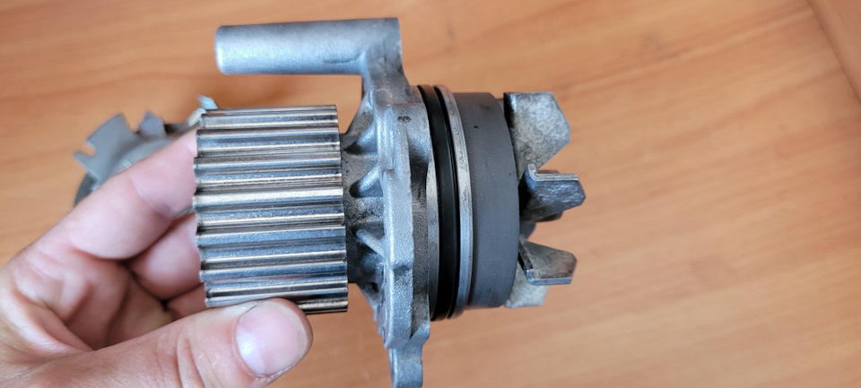 Помпа ож и ролик на Volkswagen Bora, Volkswagen Bora Variant ...