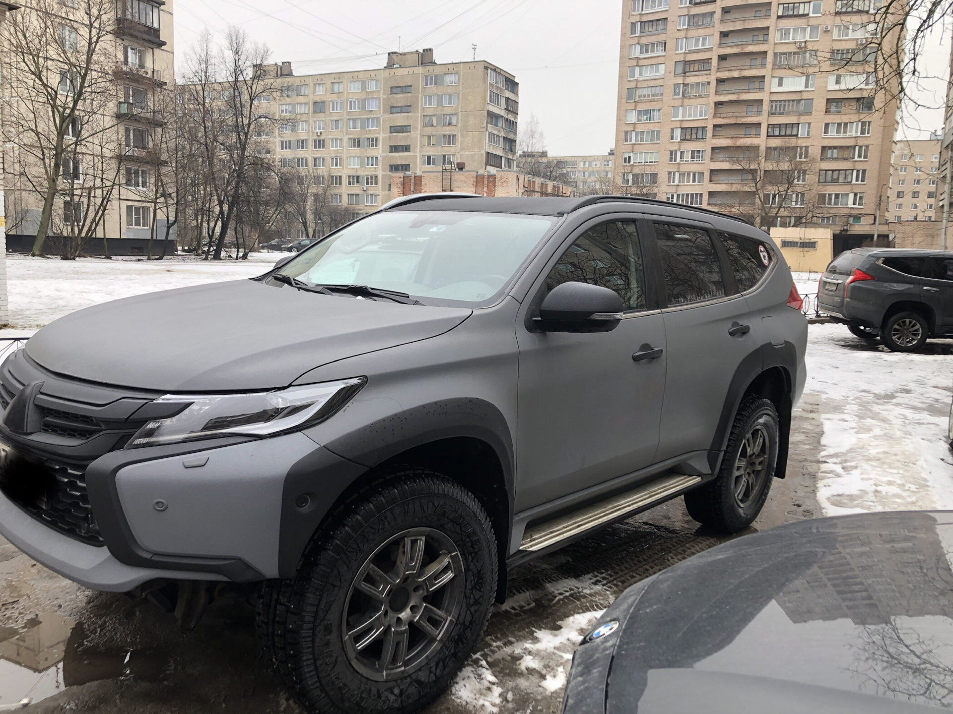 Pajero Sport 3 белый антихром