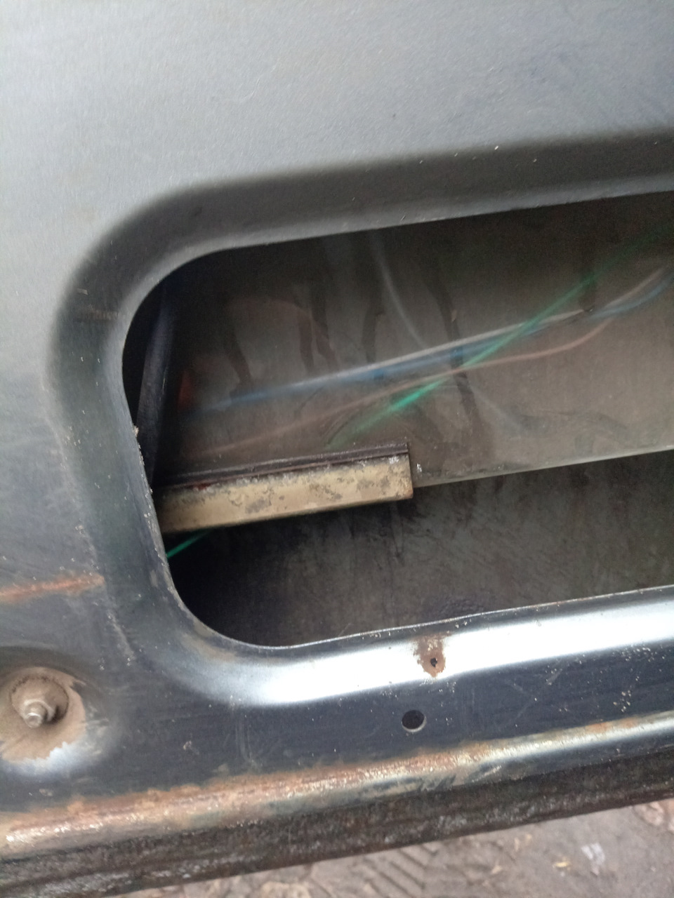 Опустил стекло, тут вроде нормально — Lada 2120 Надежда