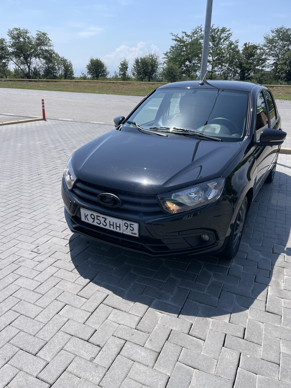 Черные «Иксы» — Lada Гранта (2G) FL, 1,6 л, 2023 года | другое | DRIVE2