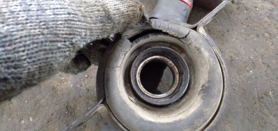 Меняем подвесной подшипник — Toyota Mark II (70), 1,8 л, 1984 года ...