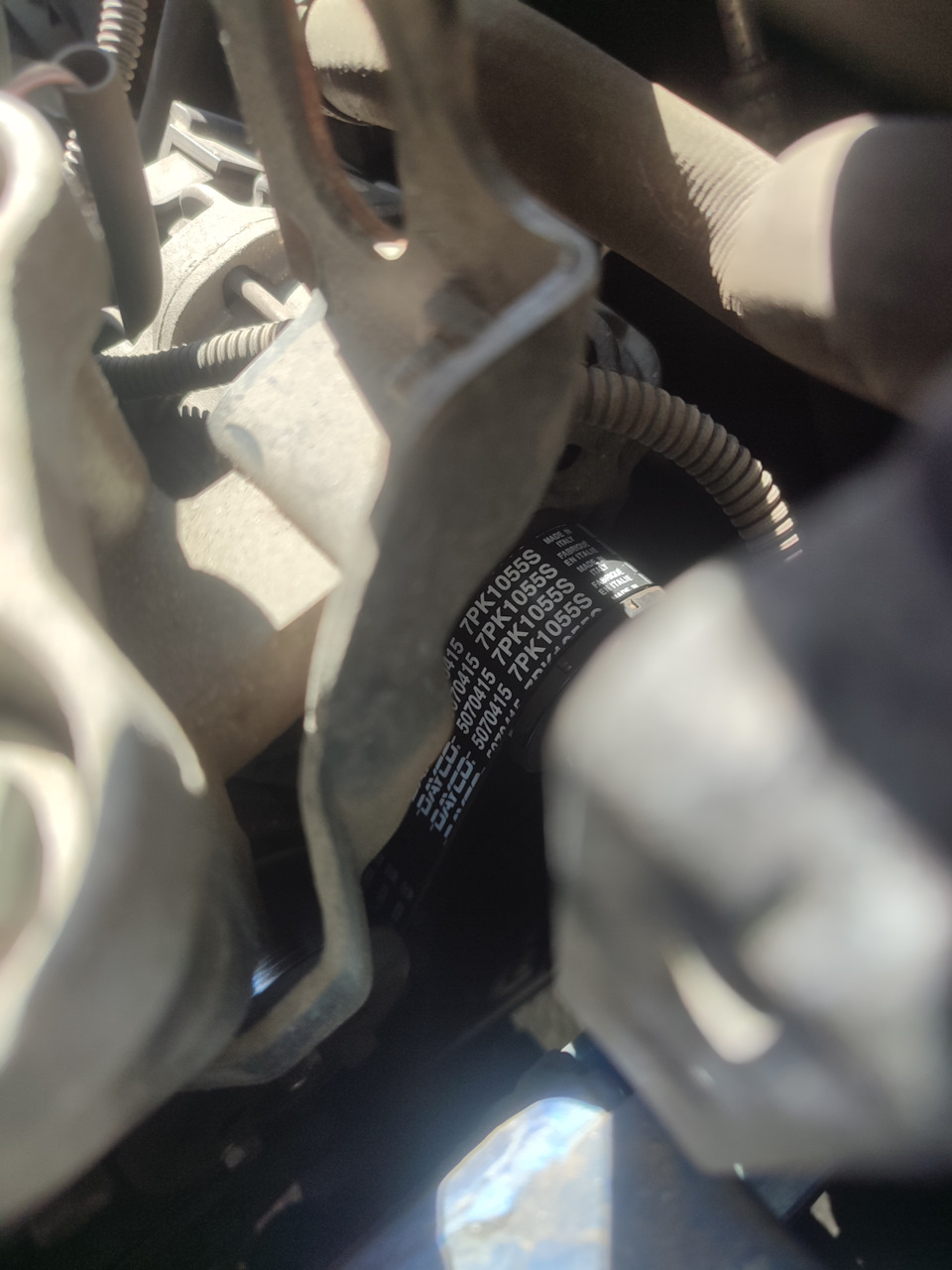 Замена ремня вспомогательных агрегатов и жидкости ЭГУР — Renault Logan ...