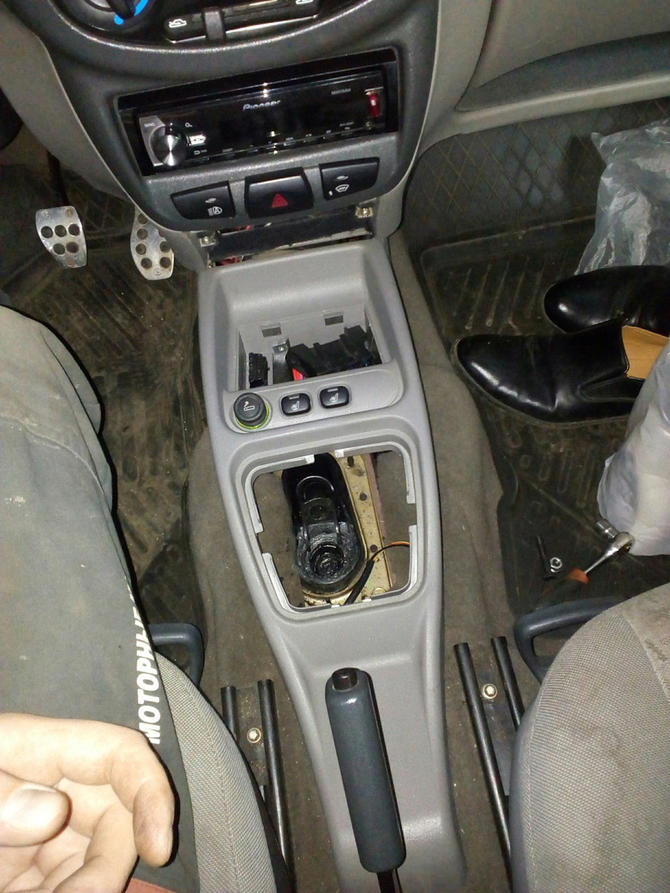 Замена шаровой опоры рычага кпп. — Lada Калина седан, 1,6 л, 2007 года ...