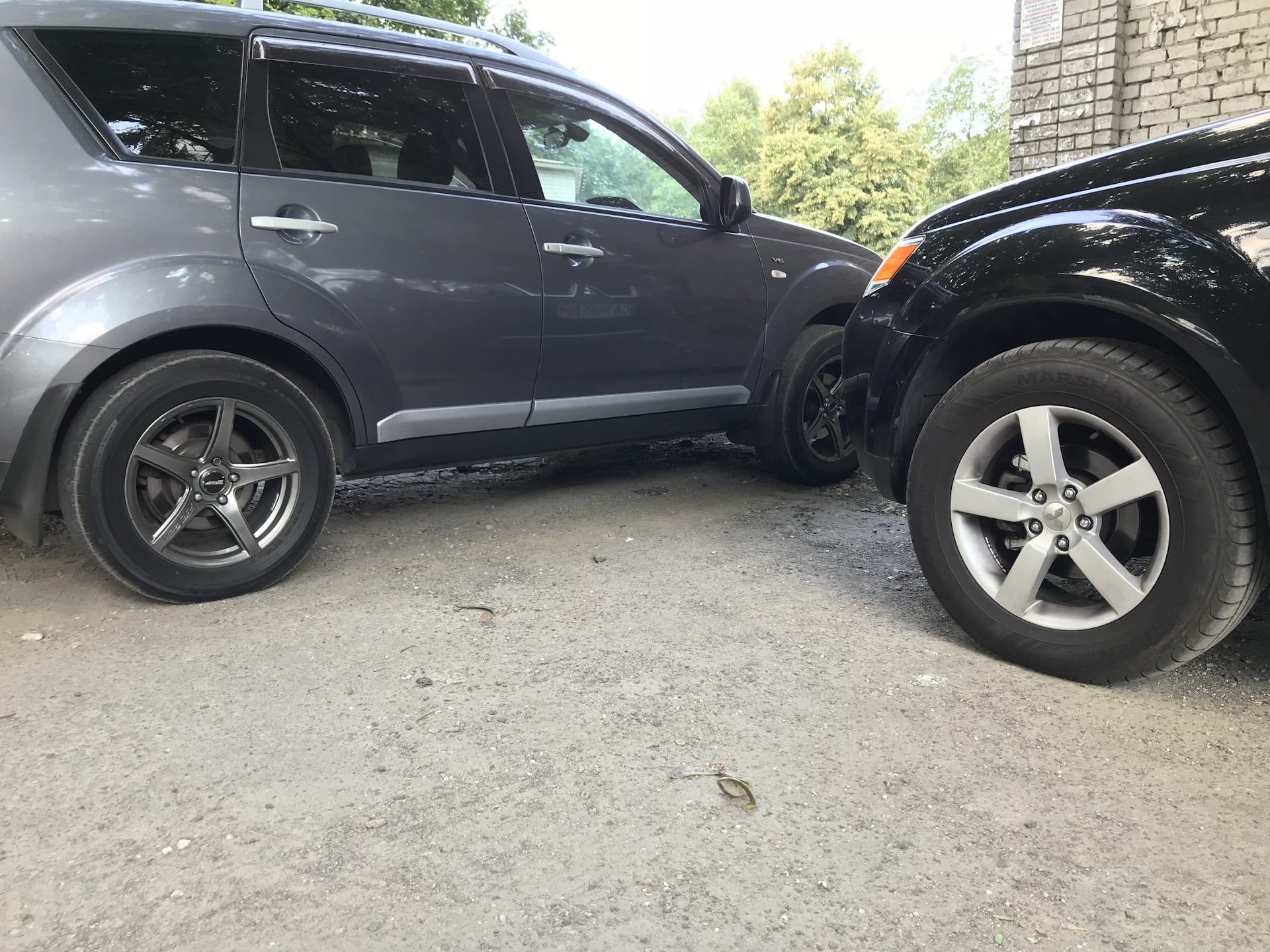 Outlander размер шин. 235 60 18 Outlander XL. 235/60 R18 Outlander XL. Outlander XL 2011 шины 235 60 18. Митсубиси Аутлендер 225 60 18.