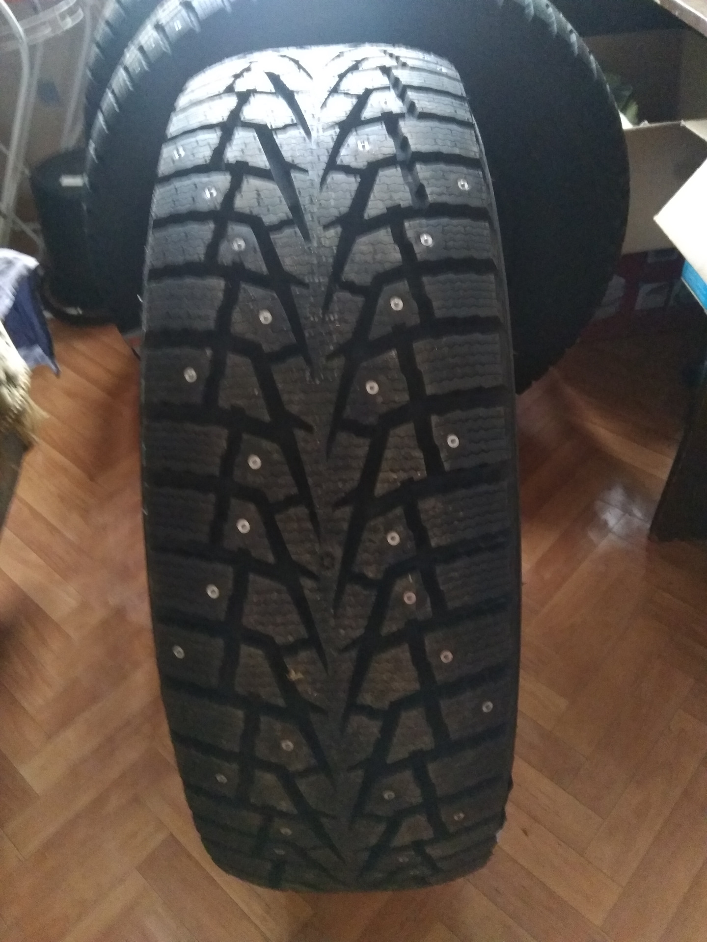 255/70 r16. Шипованная резина 245 70 r16. Шины нокиан хакапелита 5. Шипованная резина 245 70 r16. 265/70 r15 зима шипы.