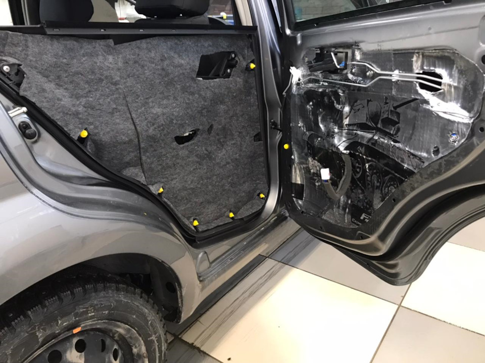 Шумка в машину. Шумоизоляция stp запасного колеса. Шумоизоляция chevrolet. Шумоизоляция chevrolet. Шумоизоляция шевроле круз.