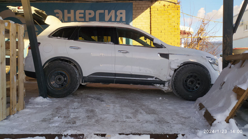 Шины всесезонные BFGoodrich 235/75 R16, штампованные диски 7Jx16 5x114 ...