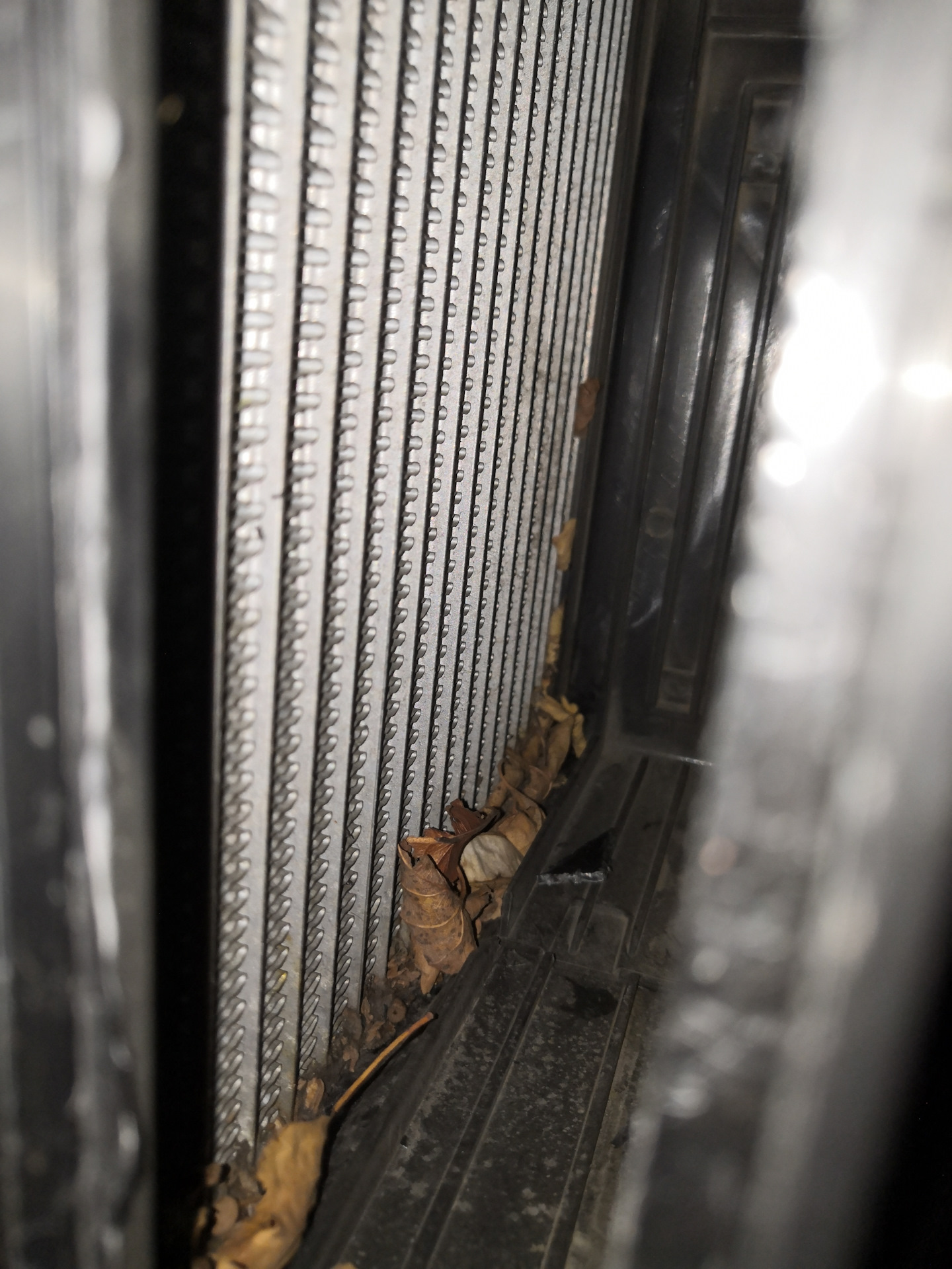 Установка салонного фильтра Альмера G15 Как почистить испаритель ...