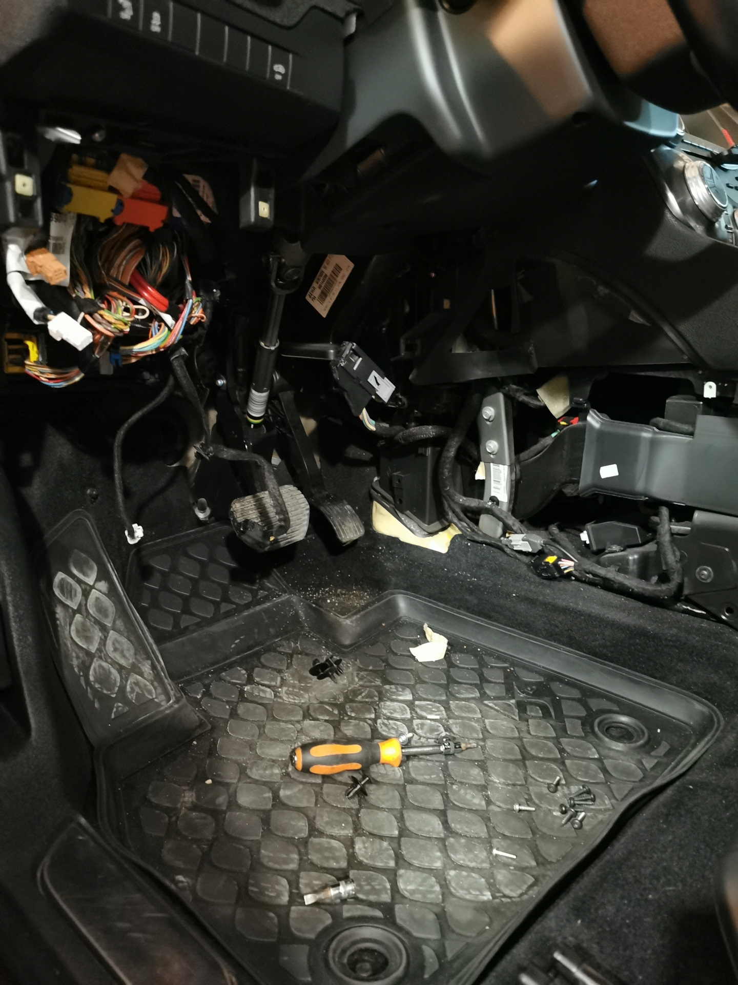 Всё как у всех. Запах горелого пластика в салоне. — Citroen DS5, 2 л ...