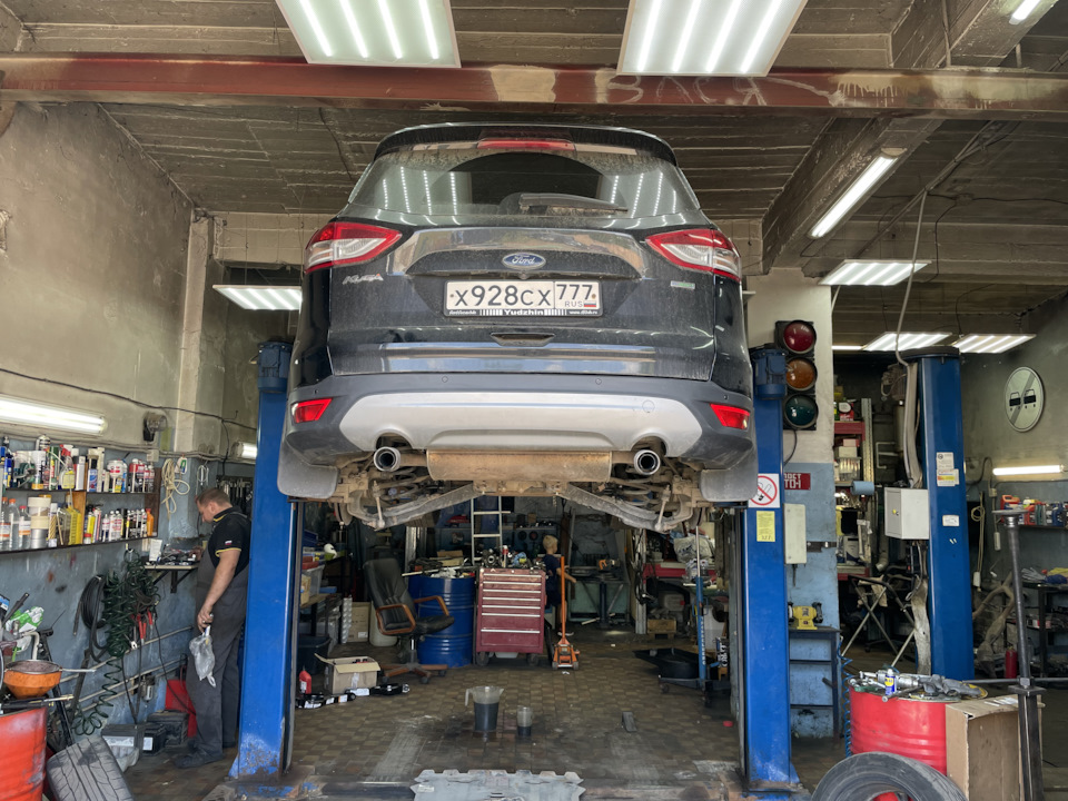 Замена задних рычагов и жидкостей — Ford Kuga (2G), 1,6 л, 2014 года ...
