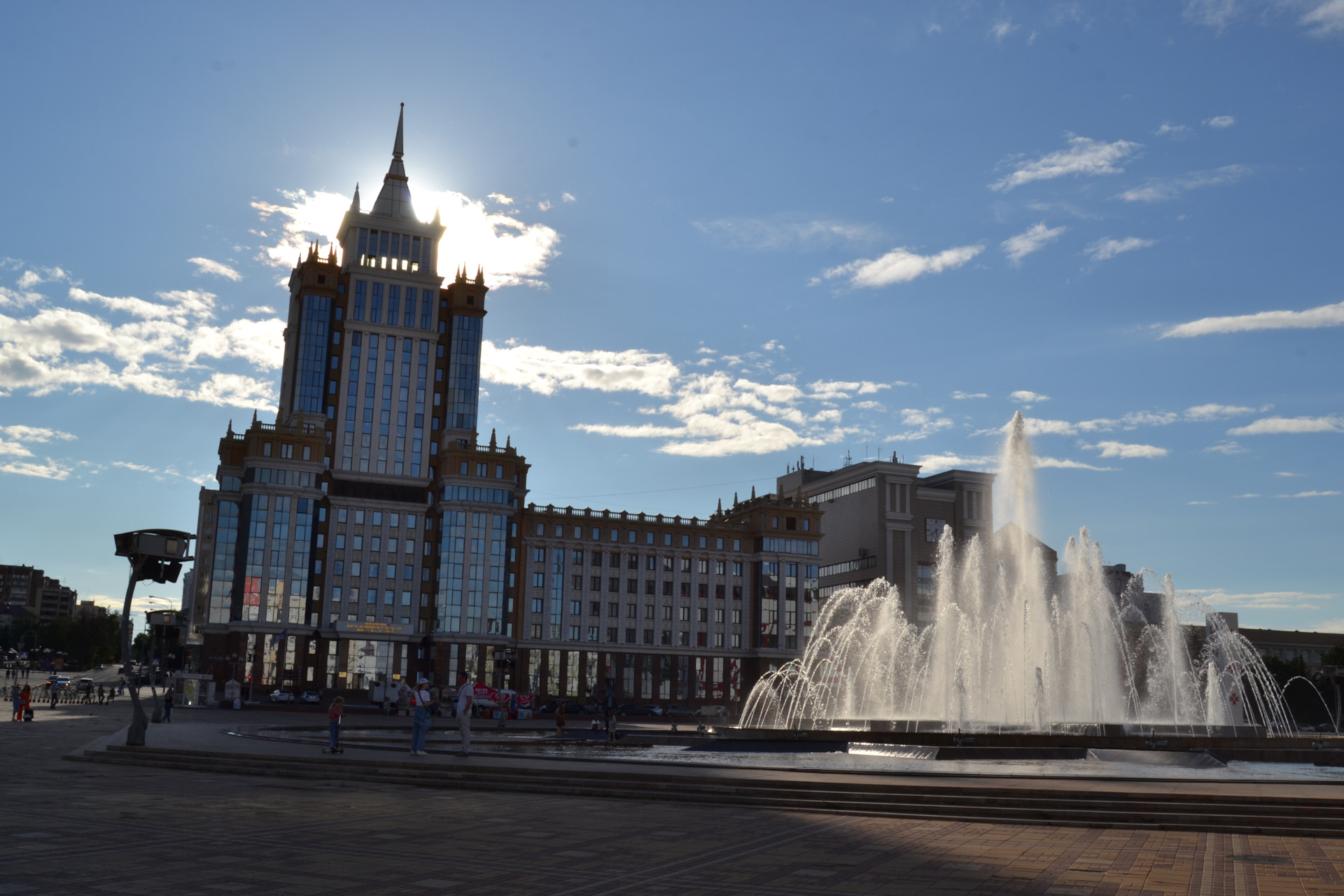 Фотография тысячелетия. Площадь тысячелетия Саранск фото. Площадь тысячелетия. Площадь тысячелетия Саранск. Сувениры на площади тысячелетия Саранске.