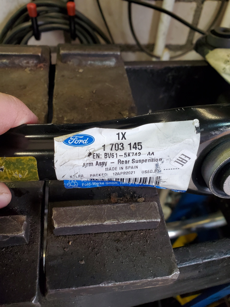 Замена троса ручника, задней ступицы и нижних рычагов! — Ford Kuga (2G ...