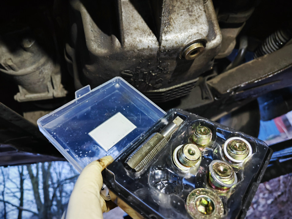 Сорвал резьбу на поддоне. Решено. — Renault Megane II, 1,6 л, 2008 года ...