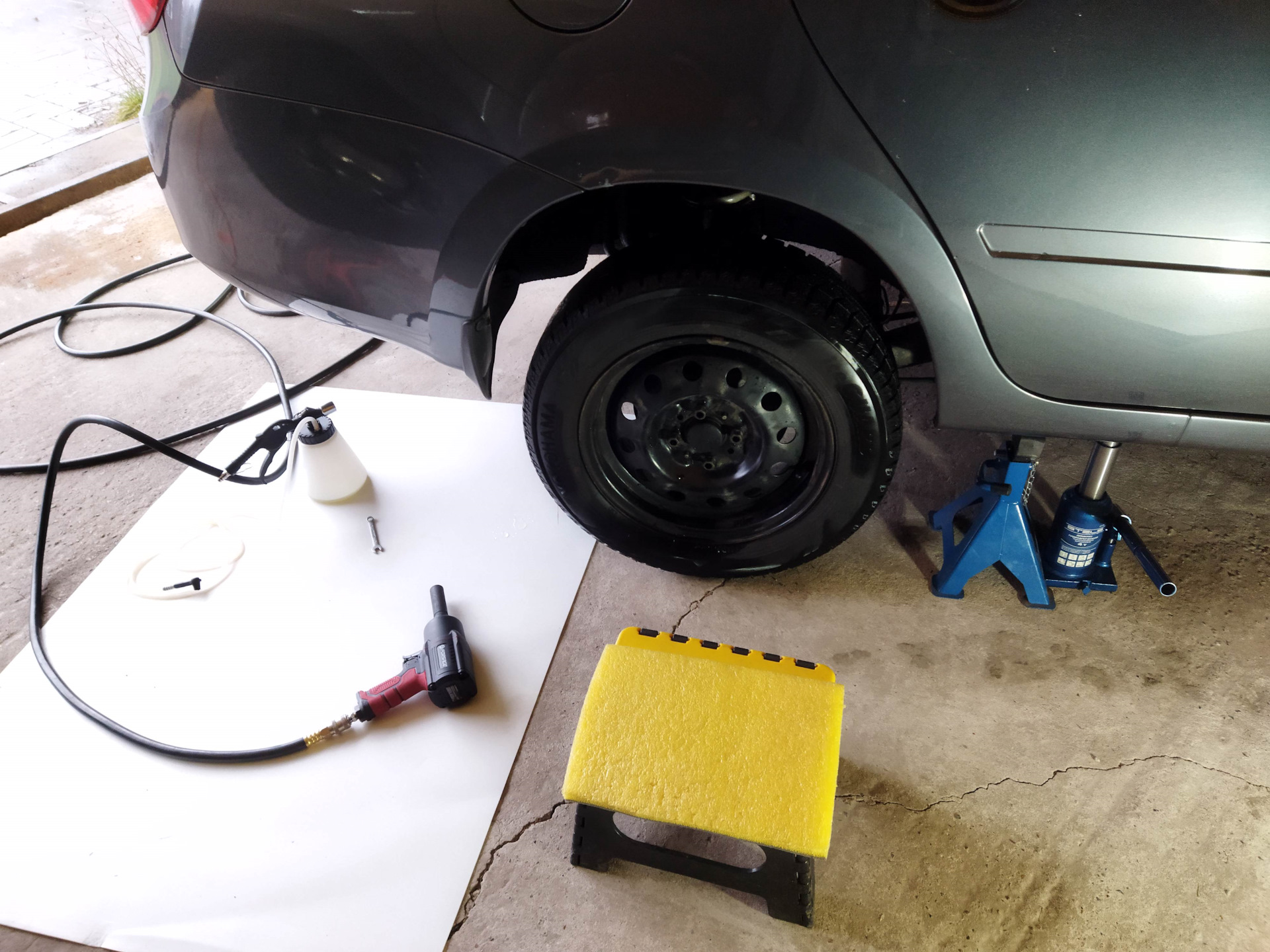 Обслуживание тормозов. Часть 1 — замена задних тормозных цилиндров ...