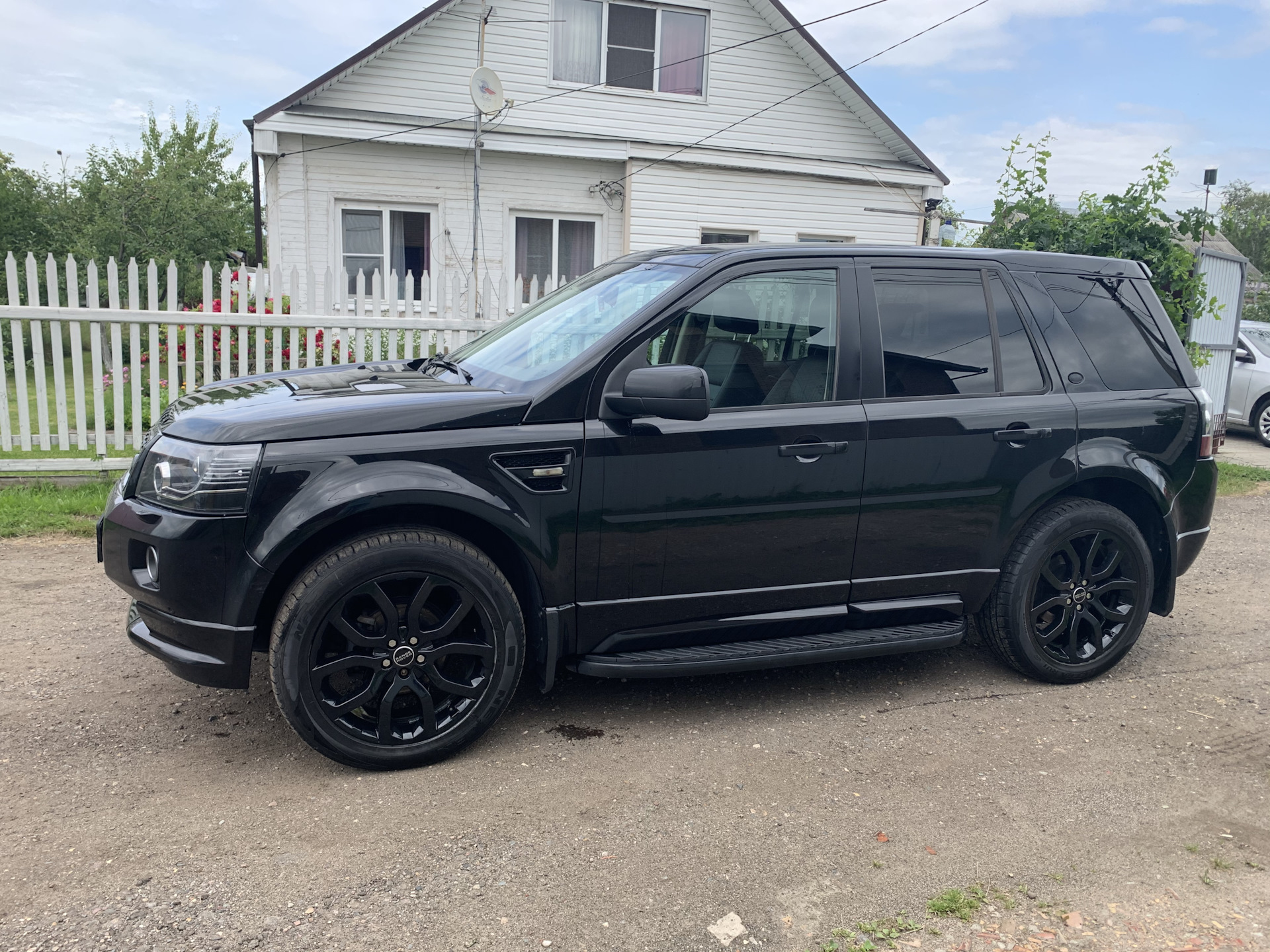 Dreame r20. Freelander 2 Dynamic Black. Freelander 2 2014 Black. Фрилендер 2 на 20 дисках. Freelander 2 r21.