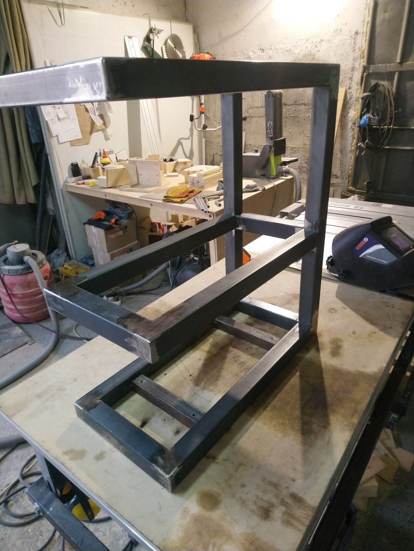 Каркас столика с приваренными стойками