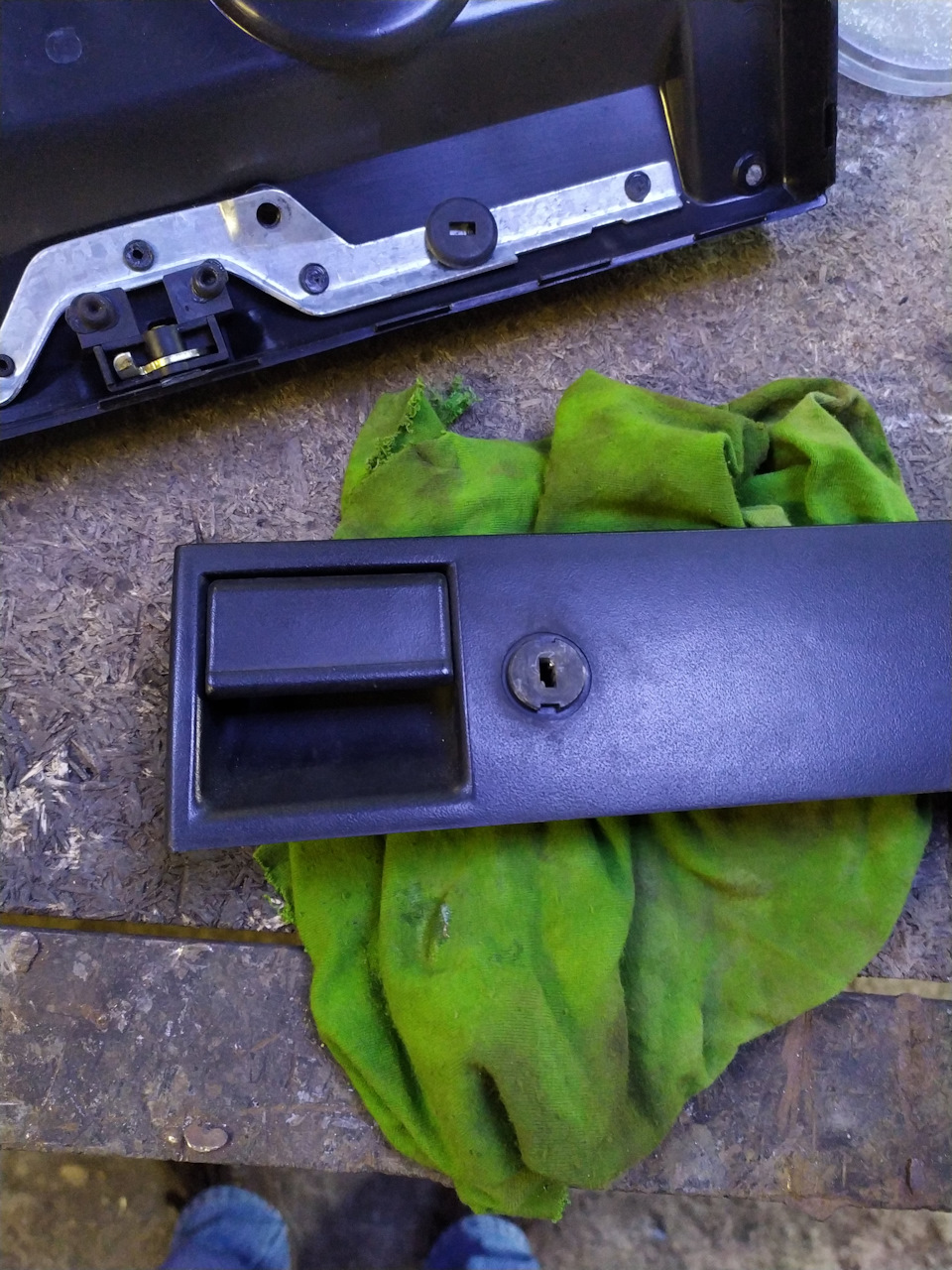 Мерседес 190, Как извлечь замок бардачка? — Mercedes-Benz 190 (W201), 1 ...