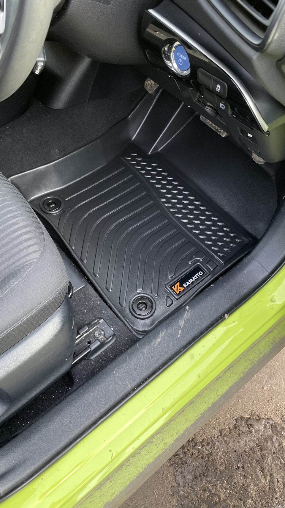 Коврики Kamatto — Toyota Prius (50), 1,8 л, 2016 года | аксессуары | DRIVE2