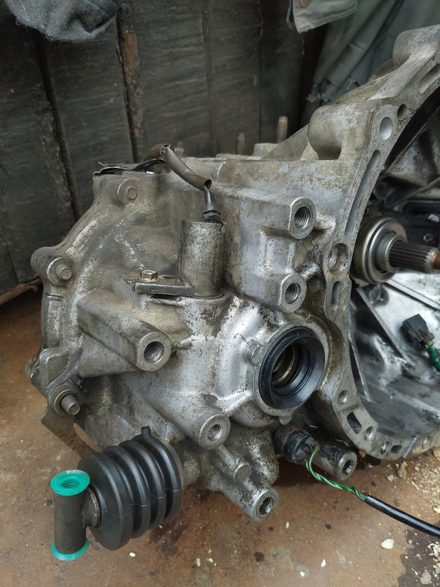 Кпп мазда. Mazda 323 KF v6 коробка. Mazda mx3 МКПП. МКПП Mazda 323 2.0 v6. МКПП Мазда 323f 2.0 v6 ba.