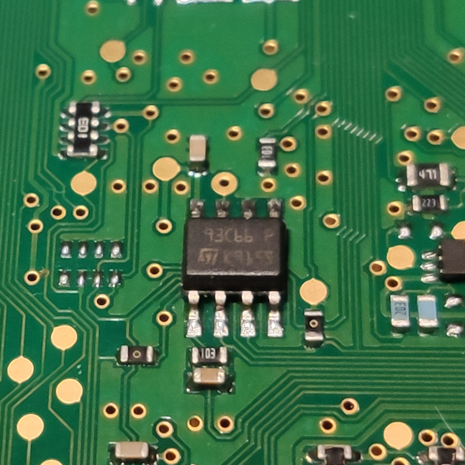 Чип EEPROM - 93C66 P. Фото в бортжурнале Citroen Grand C4 Picasso (1G). 
