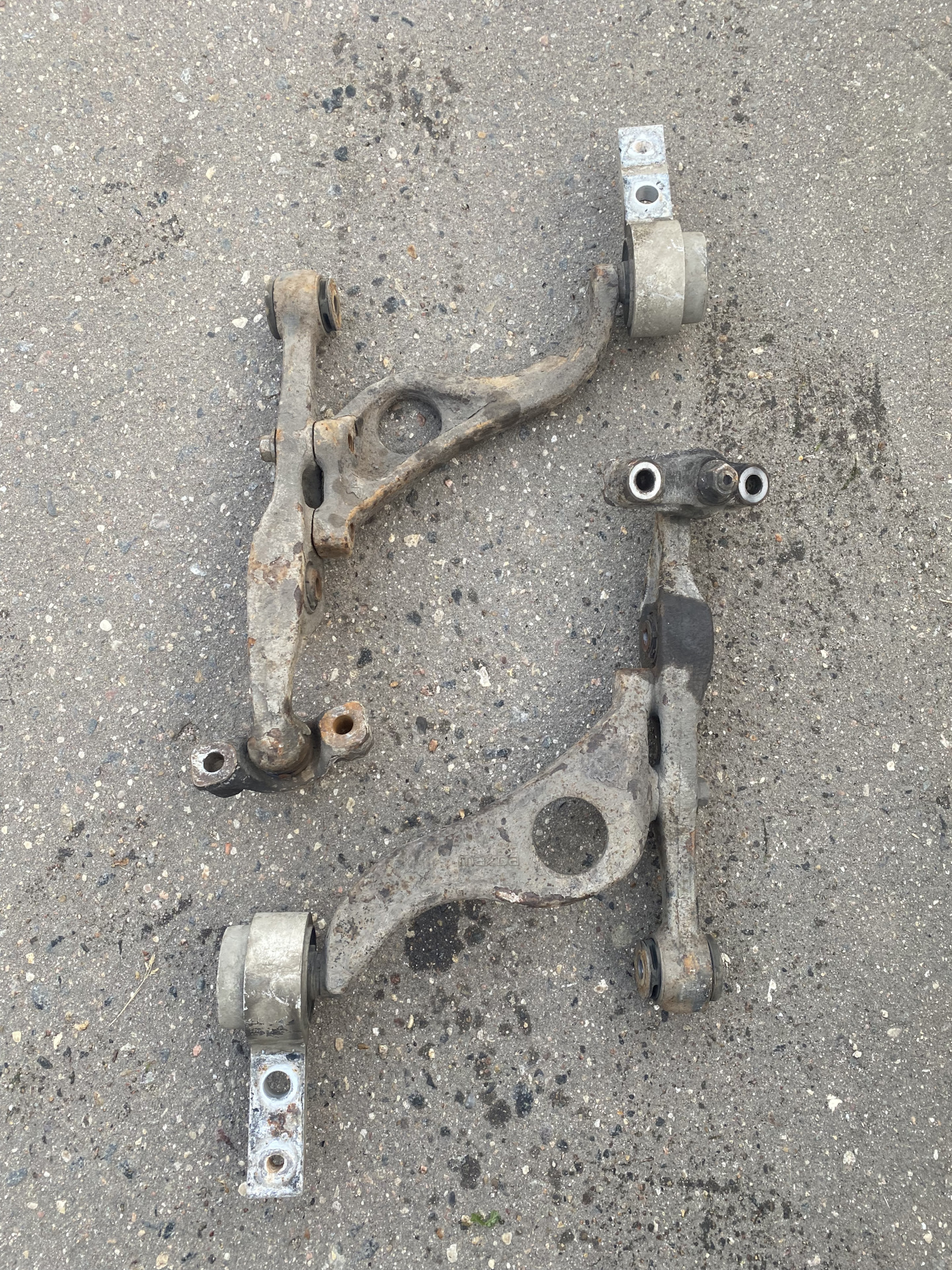 12. Передние нижние рычаги/тяги/наконечники — Mazda 6 (2G) GH, 2 л ...