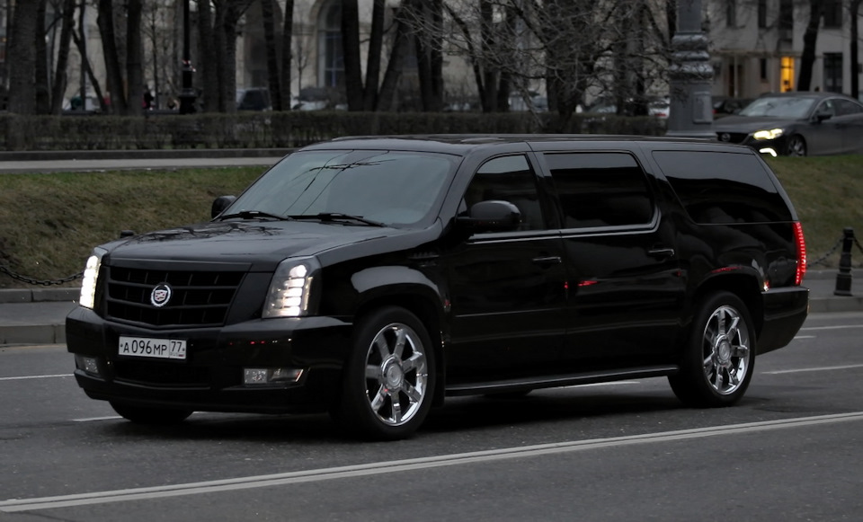 Cadillac escalade esv отличия