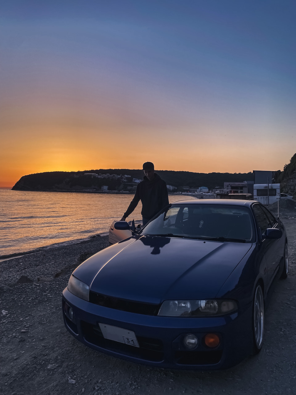 На берегу у моря — Nissan Skyline (R33), 2,5 л, 1993 года | фотография |  DRIVE2