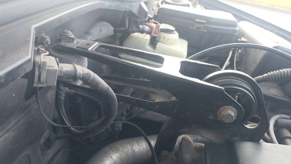 Замена верхней опоры, стоек стаба и датчиков АБС. — Volvo S70, 2,5 л ...