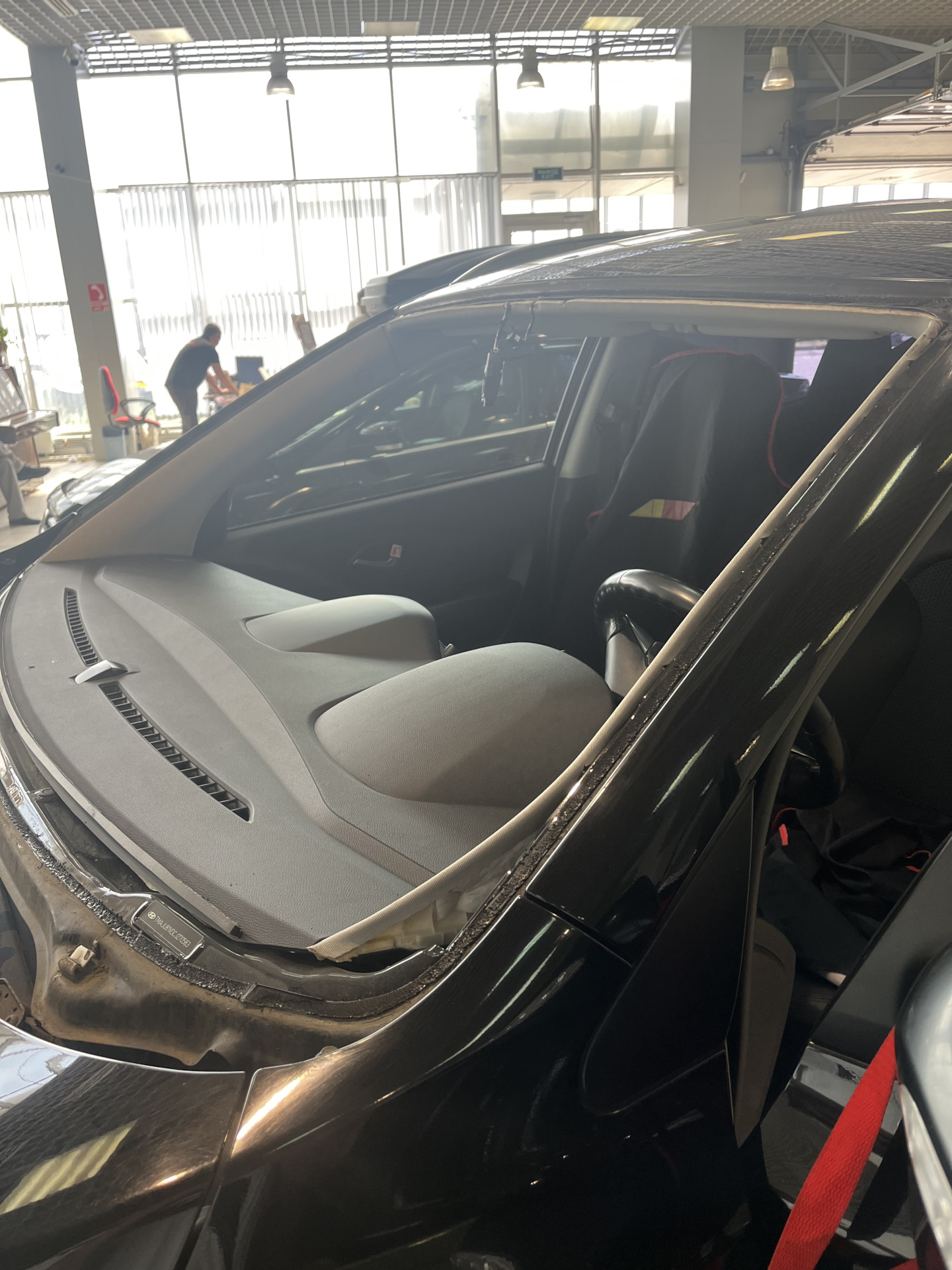 Замена лобового стекла и покраска поводков дворников. — Hyundai ix35, 2 ...