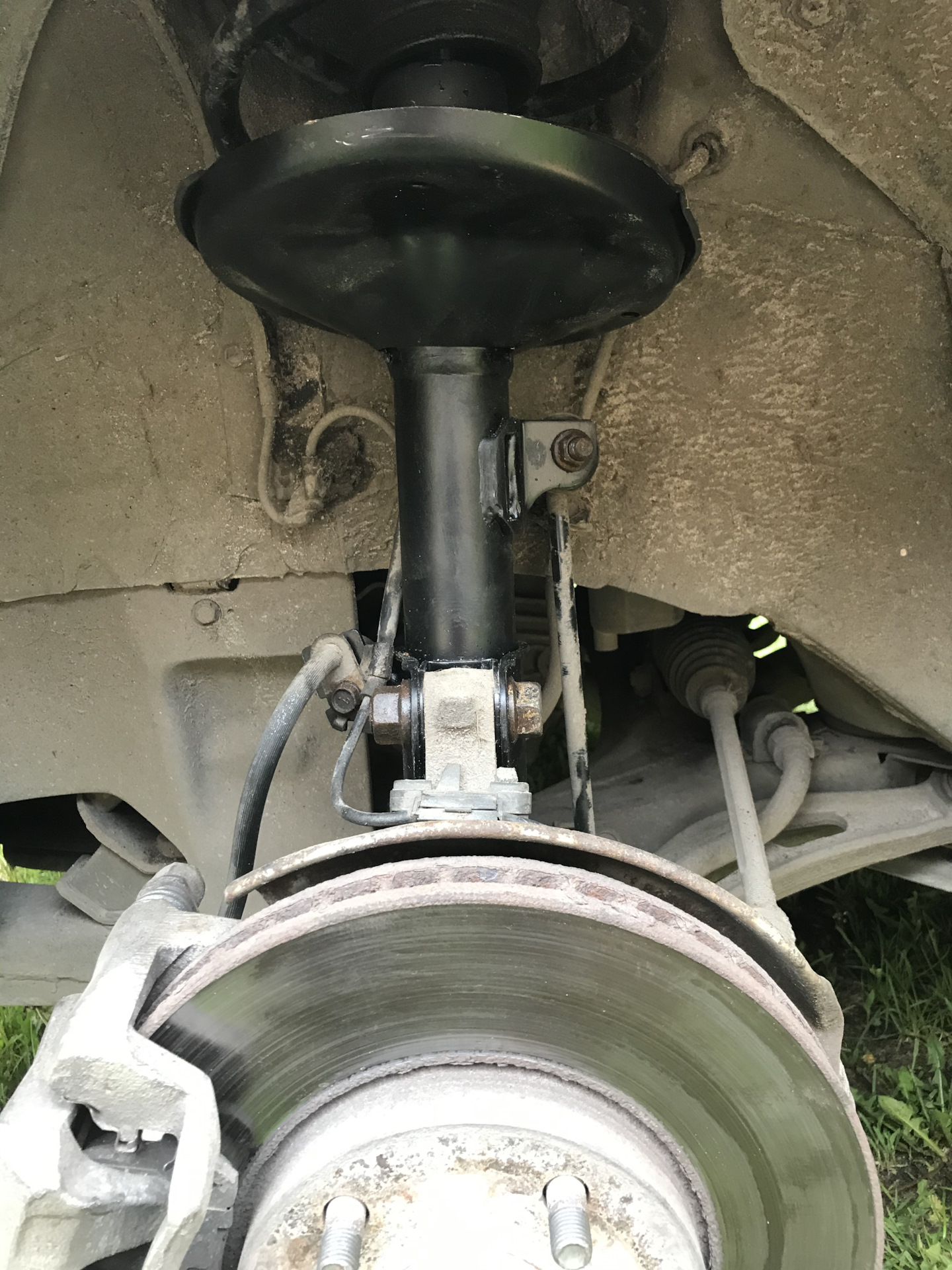 замена передних стоек тойота королла 120. стойки передние тойота королла 150. правый пыльник амортизатора тойота королла 120. замена задних амортизаторов тойота королла 120. замена конуса стойки амортизатора тойота витц 2017г.