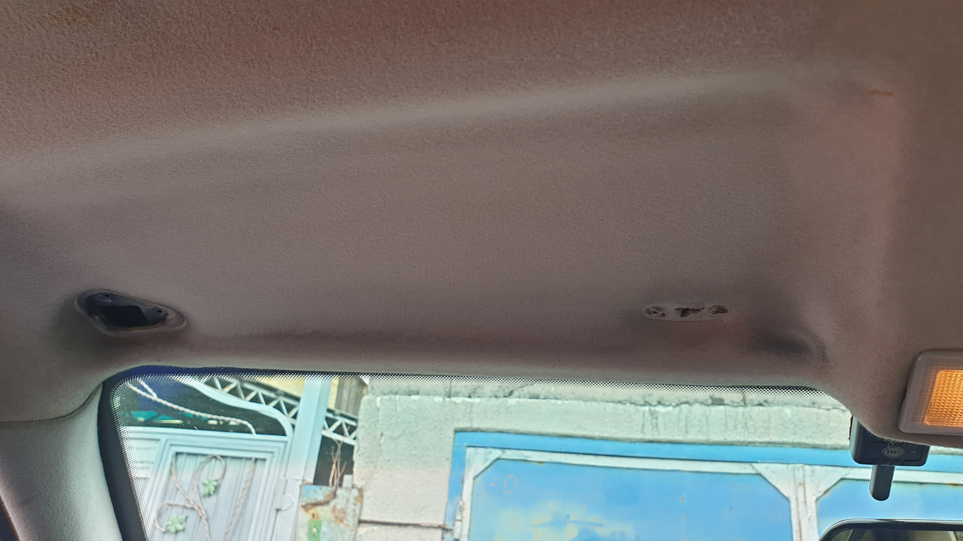 Как почистить потолок в машине. Чистка потолка w203. Чистка потолка на Форд Транзит 1999 года. Чистка потолка ix35. Как почистить потолок Рено Логан.