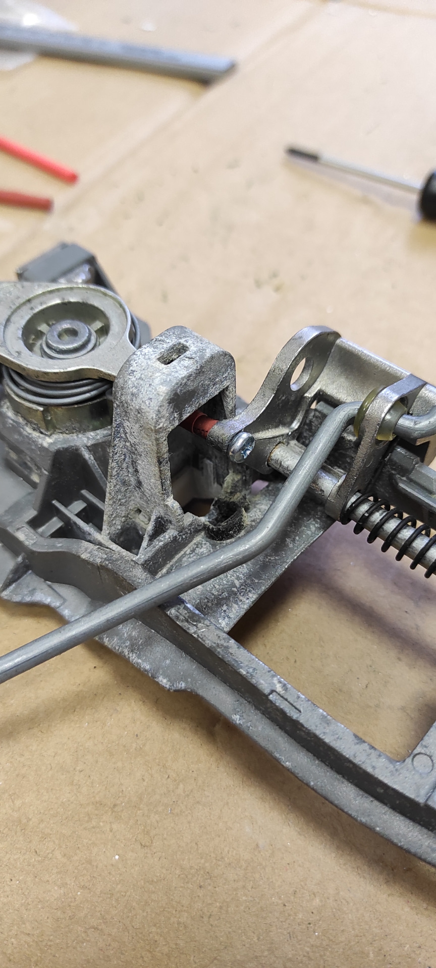 Ремонт механизма открывания двери водителя — Volvo XC90 (1G), 2,5 л ...