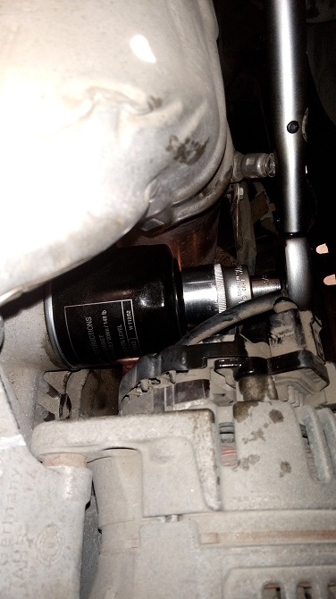 Замена масла в двигателе. Mobil 1 ESP vs Shell Helix Ultra ECT C3 (Polo ...