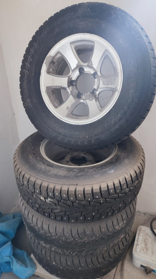 Шины зимние шипованные Nokian 245/65 R16, литые диски ХБЗ 6,5Jx16 ET40 ...
