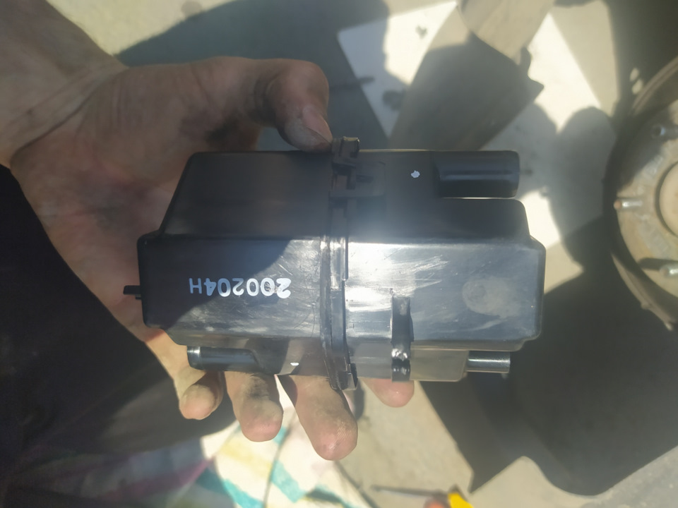 Замена воздушного фильтра топливного бака 314532H500 — KIA Ceed (1G), 1 ...