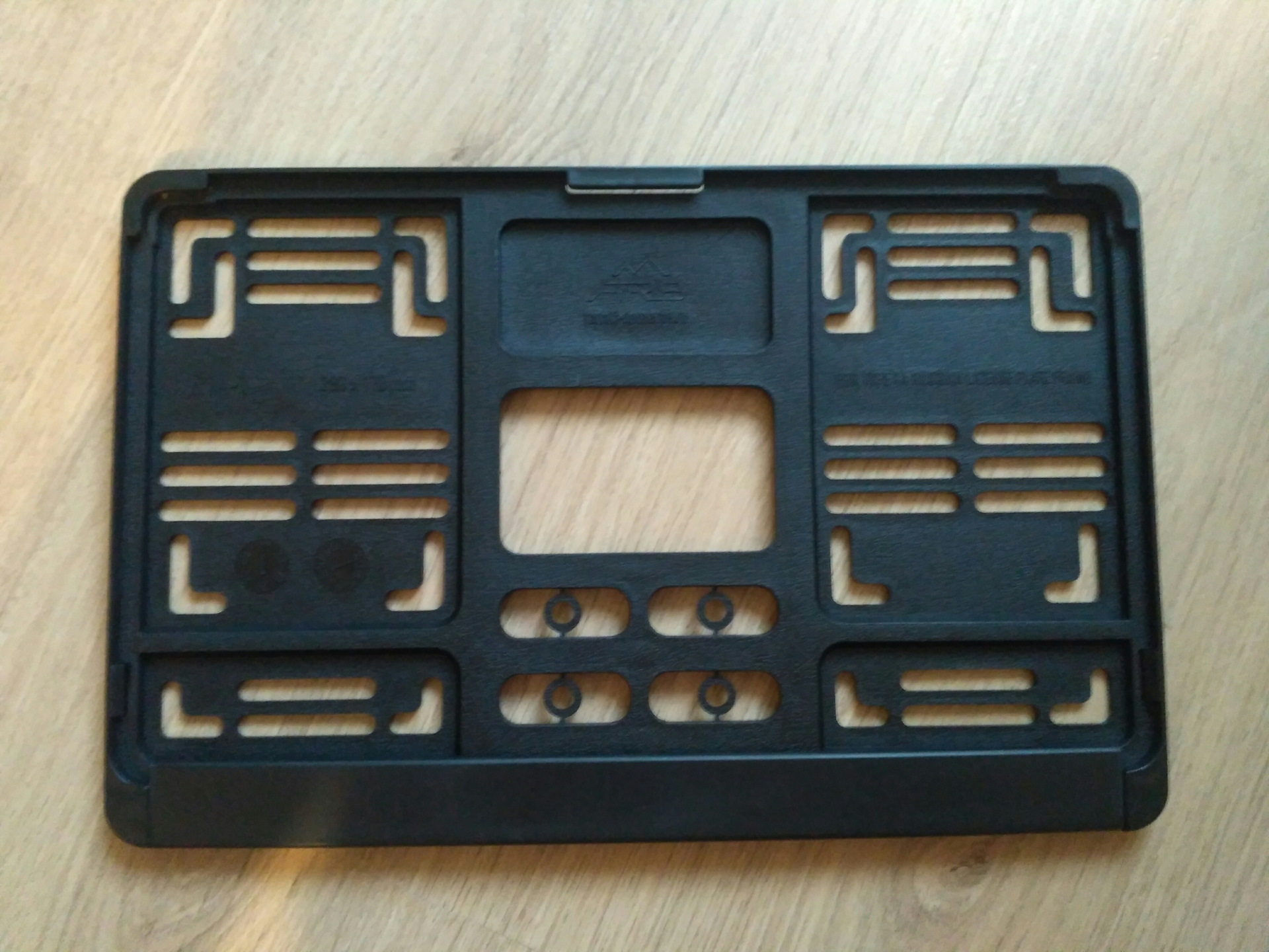 рамка номерного знака пластмассовая карбон airline afc-03. рамка номерного знака ab-024 black квадратная с защелкой без надписи. рамка номера квадратная с защёлкой 290*170мм. рамка для номера avs rn-01 a78109s. рамка номера нержавейка.