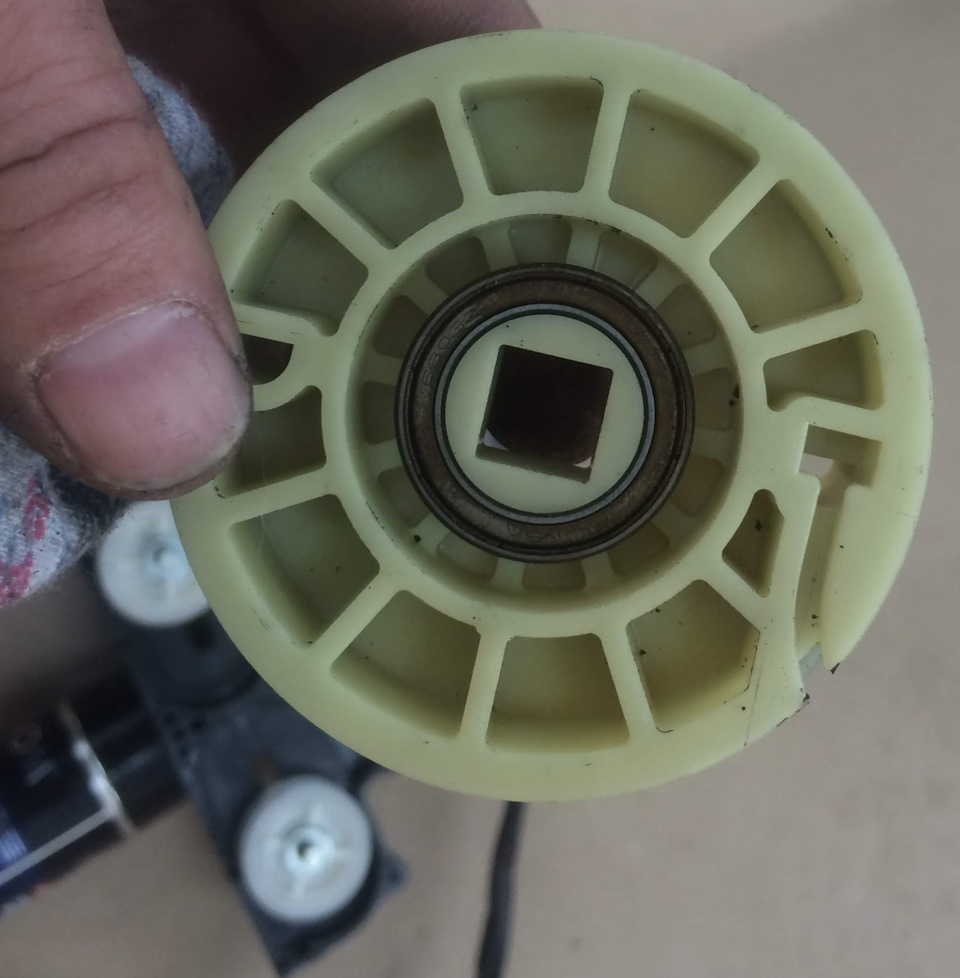 Мотор сдвижной двери Мазда 5 СR ( механическая часть) — Mazda 5 (2G), 1 ...